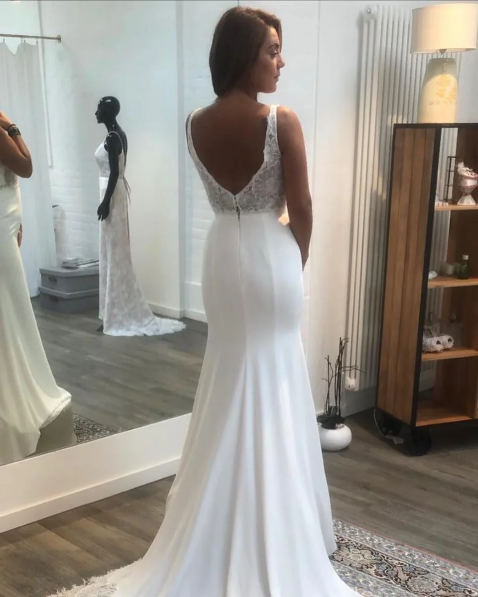 Elegant V-Neck Open Back Spaghetti Strap Mermaid Wedding Gown with Lace Appliques - Bild 3