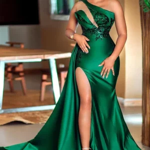 Elegant Green Sequin One-Shoulder Mermaid Prom Dress with High Split Design