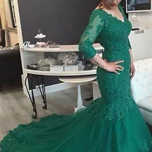 Emerald Green Lace Applique Mermaid Prom Dress V-Neck 3/4 Sleeves Gown