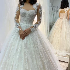 Elegant Princess Off-the-Shoulder Tulle Wedding Dress with Long Sleeves