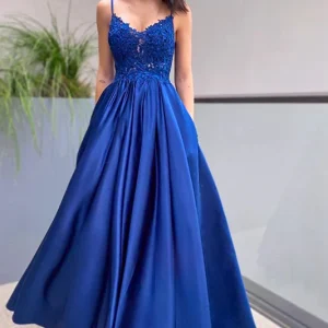 Elegant Royal Blue A-Line Prom Dress with Lace Appliques and Convenient Pockets