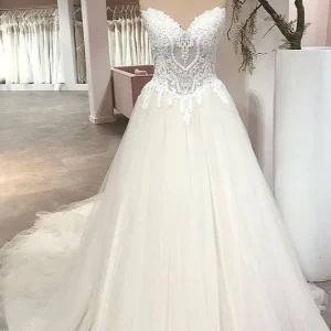 Elegant A-Line Sweetheart Wedding Dress: Backless Lace, Floor-Length Tulle Appliques