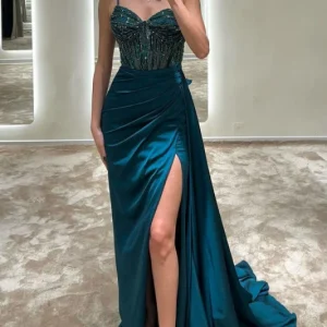 Elegant Spaghetti Strap Prom Dress Sweetheart Split with Beads for Special Occasion