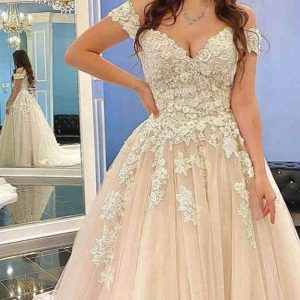 Elegant Off-the-Shoulder A-Line Wedding Dress with Tulle Lace Detailing