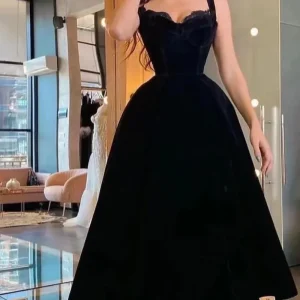 Elegant Black Spaghetti Strap Sweetheart Neckline Lace Prom Dress