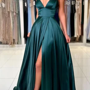 Elegant Spaghetti Strap Satin Formal Dress with Slit - Perfect for Evening Wear