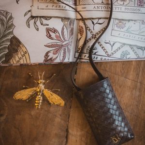 Handflätad mobilväska ~ mörk choklad